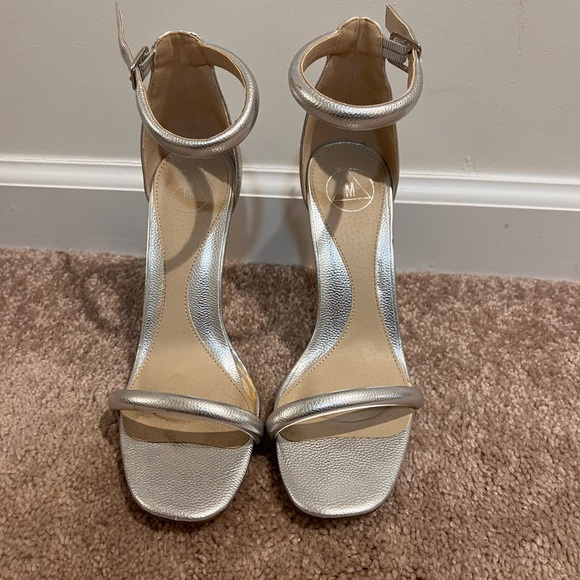Missguided Metallic Silver High-heels with ankle strap - Picture 2 of 5